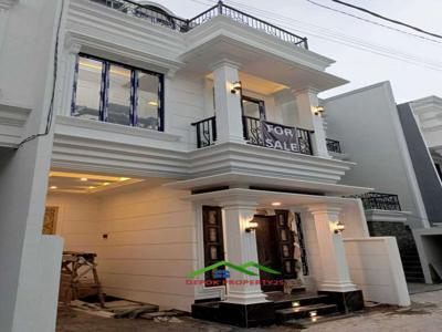 Rumah mewah 3lantai dgn rooftop murah siap huni dijagakarsa,jaksel