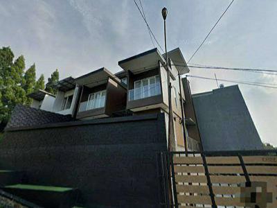 Rumah mewah di Setiabudi, Bandung Utara, beserta furnitur