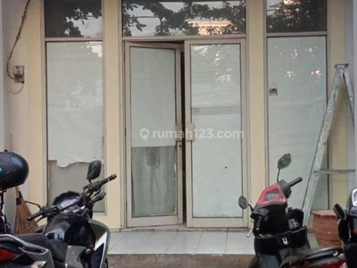 02-262
FOR RENT RUKO (Siap Huni) DI PANGLIMA POLIM KEBAYORAN BARU JAKARTA SELATAN
SHM
Luas Tanah. 54m² ( 4 x 13.5 )m²
Luas Bangunan . 216m²
4 lantai
Kamar mandi tiap lantai
Air pam
Listrik 22000va
Parkir luas
Harga 235jt pertahun