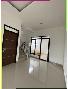 Dijual Rumah 2 Lantai LT106 LB80 3KT 2KM Siap Huni Lokasi Startegis - Bandung Kota