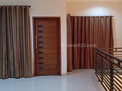 Disewakan Rumah Full Furnish Dua Lantai, di Sentul City