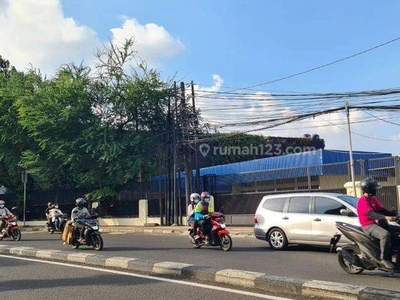 Gudang Di Pinggir Jalan Raya Pasar Rebo Jakarta Timur Luas 2.500m