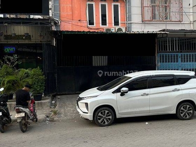 Ruko 3 Lantai Bagus Dan Siap Pakai di Villa Taman Bandara