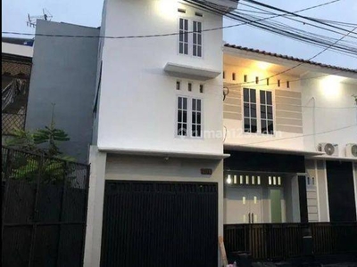 Rumah 2 Lantai Bagus Unfurnished di Pejaten Barat Jakarta Selatan