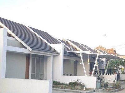 Rumah di Semara regency masih baru hadap Timur