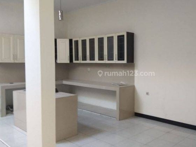 Rumah di TKI 1½ lantai yang strategis dan siap huni