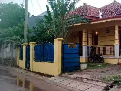 DI JUAL CEPAT RUMAH ASRI DAN STRATEGIS DI MUSTIKA JAYA, BEKASI