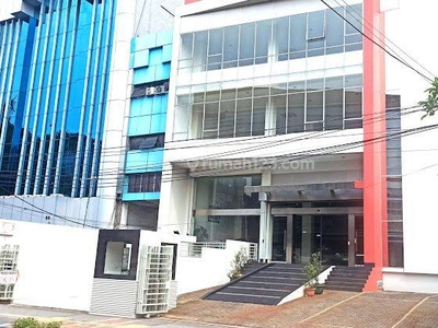 Dijual Gedung Kantor Ex Showroom Lokasi Super Strategis