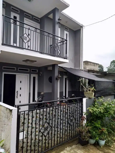 Dijual rumah 2 lantai