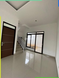 Dijual Rumah 2 Lantai LT106 LB80 3KT 2KM Siap Huni Harga Terjangkau - Bandung Kota