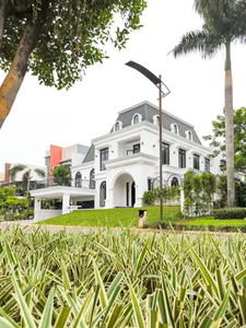 Dijual Rumah Modern, ada Kolam Renang di Kebayoran Height BintaronJaya