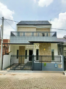Dijual Rumah Baru Modern dengan Rooftop Swimming Pool di Pandanwangi