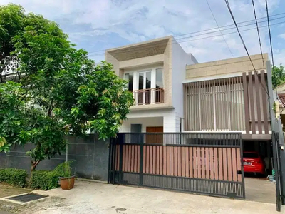 Dijual Rumah di Bintaro Jaya Sektor 9 Siap Huni ada Swimming Pool