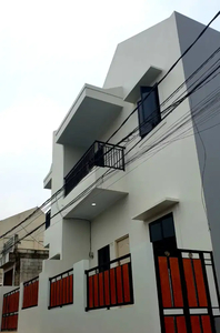 Dijual Rumah Mewah 2 Lantai Luas 76m Lokasi Kalisari Pasar Rebo