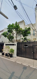 Dijual Rumah Mewah di Kebon Kacang 7BR, Fully Furnished, Jakarta pusat