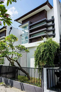 Dijual rumah modern di cluster one gate Teuku Umar Barat