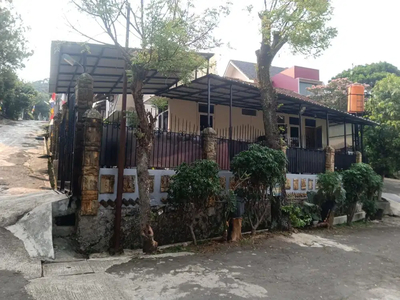 DIJUAL RUMAH POSISI DI HOOK. Di perumahan ITB