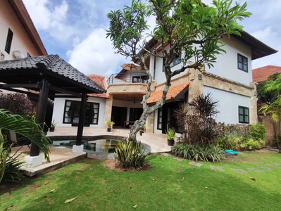 Dijual Villa Fully Furished Hal Luas Kolam Renang di Tanjung Benoa.