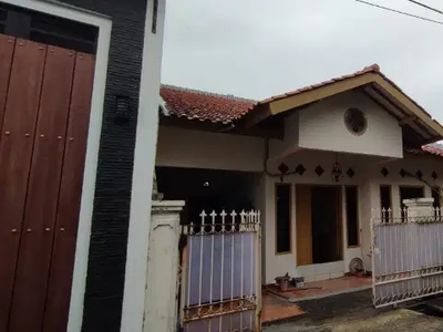 Disewakan bulanan rumah di perumahan Jatiwaringin permai, Pondok gede