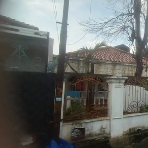 Rumah Bagus Ada Carport Di Jl Kemanggisan Palmerah SHM Murah