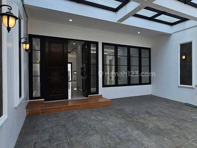 Rumah Baru 3 Lantai American Classic dekat pintu Tol di RC Veteran Bintaro Jakarta Selatan