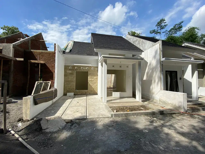 Rumah Baru Desain Cantik Mangku Jalan Aspal di Tempel Sleman