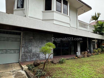 Rumah Cantik Area kebayoran Baru Lokasi sangat Bagus Jakarta Selatan