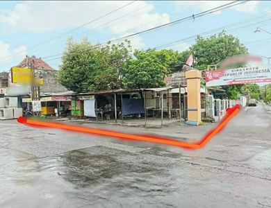 Rumah dan Ruang Usaha Tepi Jalan Raya di Laweyan Surakarta (HR)