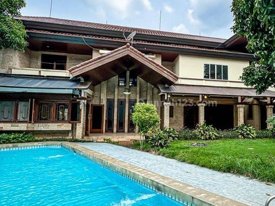 Rumah Mewah di Bukit Golf Pondok Indah Halaman Luas Private Pool
