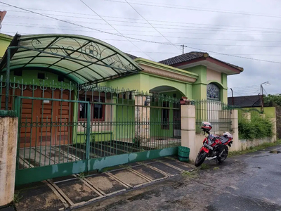 Rumah Nyaman Tengah Kota di Laweyan Surakarta (DR)