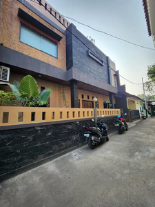 Rumah Secondary Non Komplek Dengan Rooftop Di Pondok Kelapa Jaktim
