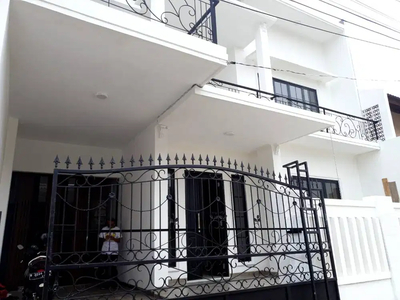 S534 Rumah Baru 165 m2 Klasik Modern di Pondok Kopi Jakarta Timur