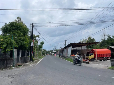 Utara Jalan Solo; Kavling 3 Menit Exit Tol Kalasan