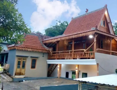 Villa 2 Lantai Nuansa Kayu Jati dan Minimalis Oro-oro Ombo Batu