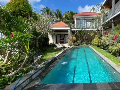 Villa Cantik Siap Huni Taman Luas di Sanur Bali