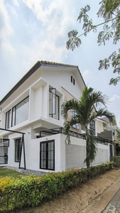 Dijual Rumah Bagus Posisi Hoek Siap Huni di Discovery Conserva, B