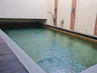 Dijual Rumah Bagus Siap Huni dengan Pool di Taman Senayan, Bintar