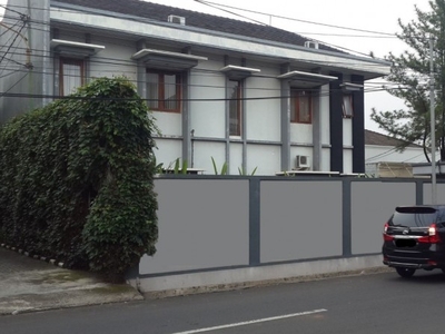 Dijual Rumah Cantik, Hunian Nyaman dan Asri @Kemang