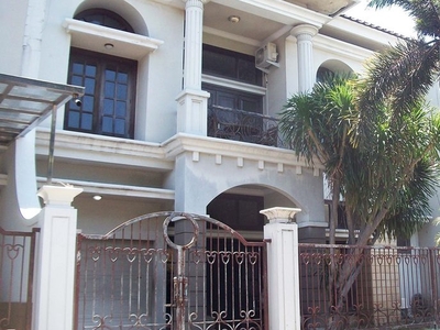 Rumah di Central Park Klampis Regency Surabaya Timur, 2.5 Lantai, Terawat, Row Jalan Lebar - D/Y -