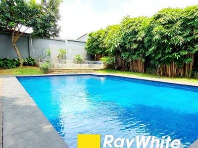 Rumah Mewah di Rempoa, Tangerang Selatan, Rumah 1 lantai, siap huni, private swimming pool, SHM