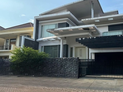 Rumah Mewah Di Taman Hunian Satelit Surabaya Barat 2 Lantai