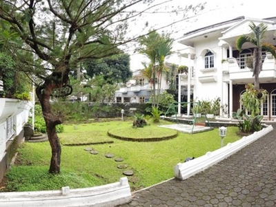 Rumah Mewah Lokasi Strategis di Jalan Pahlawan, Sukaluyu Bandung