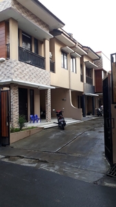 Dijual Rumah Minimalis Modern di Jakarta Selatan dengan Kondisi S