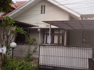 Dijual Rumah siap huni, Lokasi strategis di Bintaro