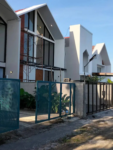 Bonus Pagar Rumah Minimalis Selatan UMY