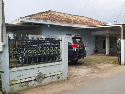 Dijual cepat rumah strategis ditengah kota