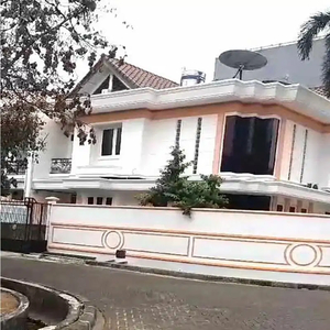 DIJUAL cepat
Rumah Hoek 2 lantai di Puri Kencana, Kembangan, Jakbar