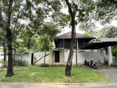 DIJUAL MURAH RUMAH ISEN MODERN TROPICAL TIPE TERLEBAR ADA POOL, LELANG