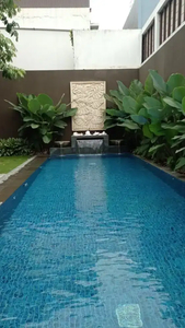 Dijual rumah di KBP furnished modern plus kolam renang