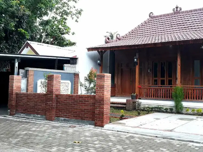 Dijual Rumah Etnik Cantik di Bangunjiwo dekat Padma Residence